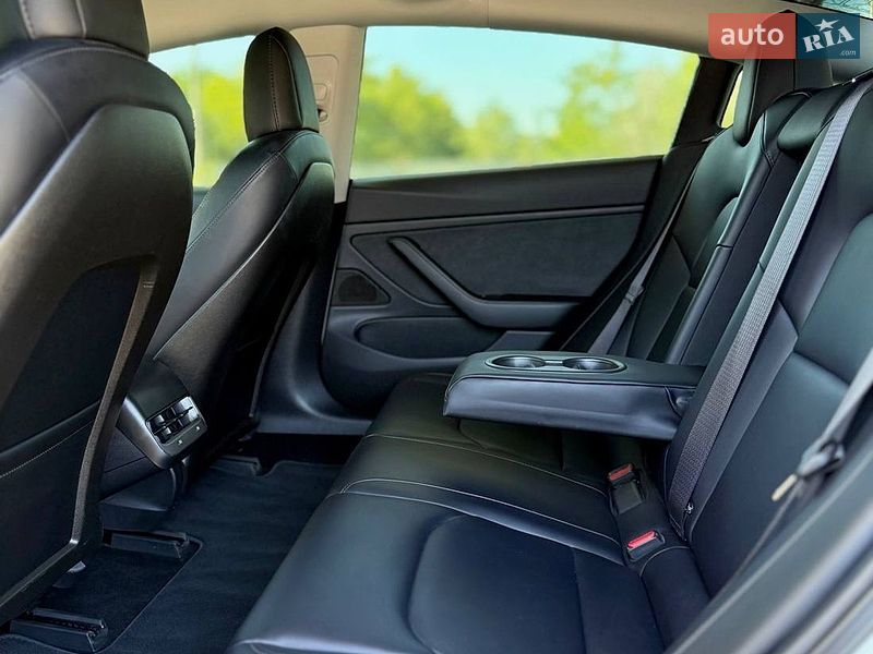 Седан Tesla Model 3 2019 в Дніпрі
