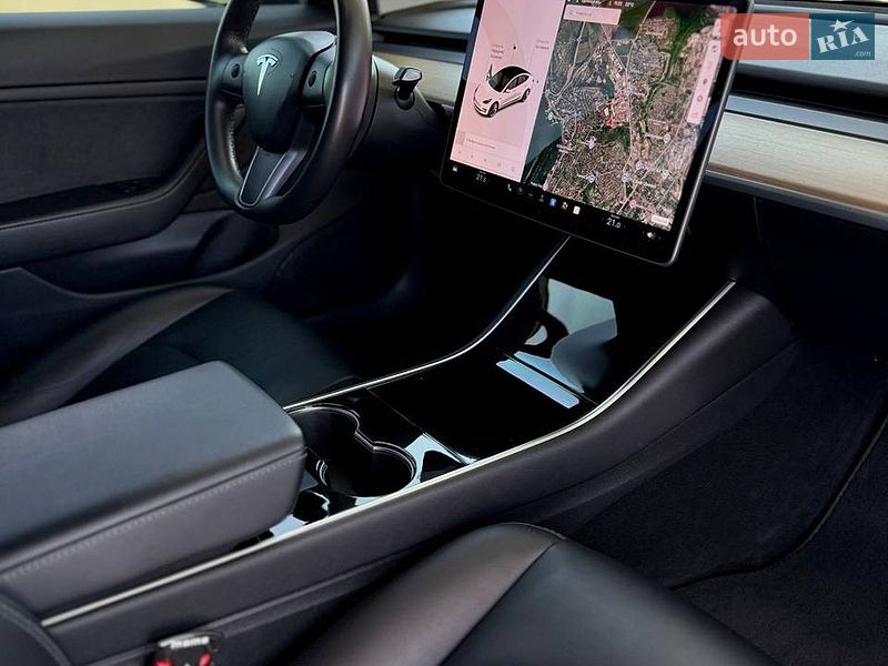 Седан Tesla Model 3 2019 в Дніпрі