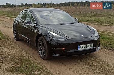 Седан Tesla Model 3 2019 в Киеве