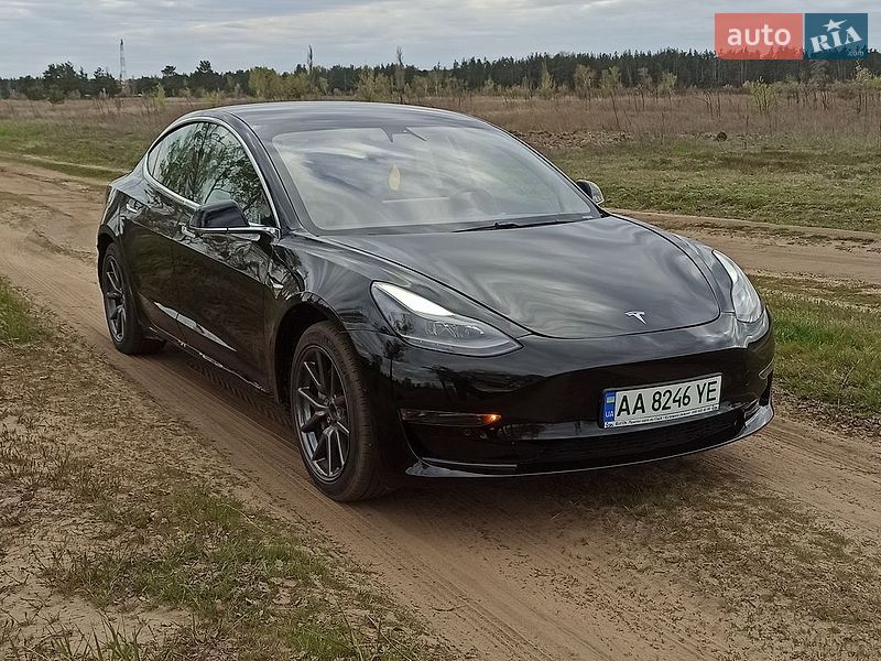 Седан Tesla Model 3 2019 в Киеве