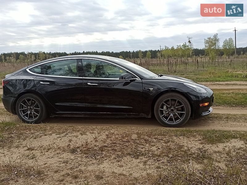 Седан Tesla Model 3 2019 в Киеве