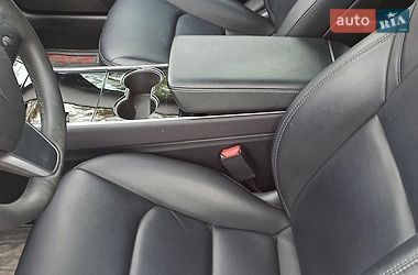 Седан Tesla Model 3 2019 в Киеве