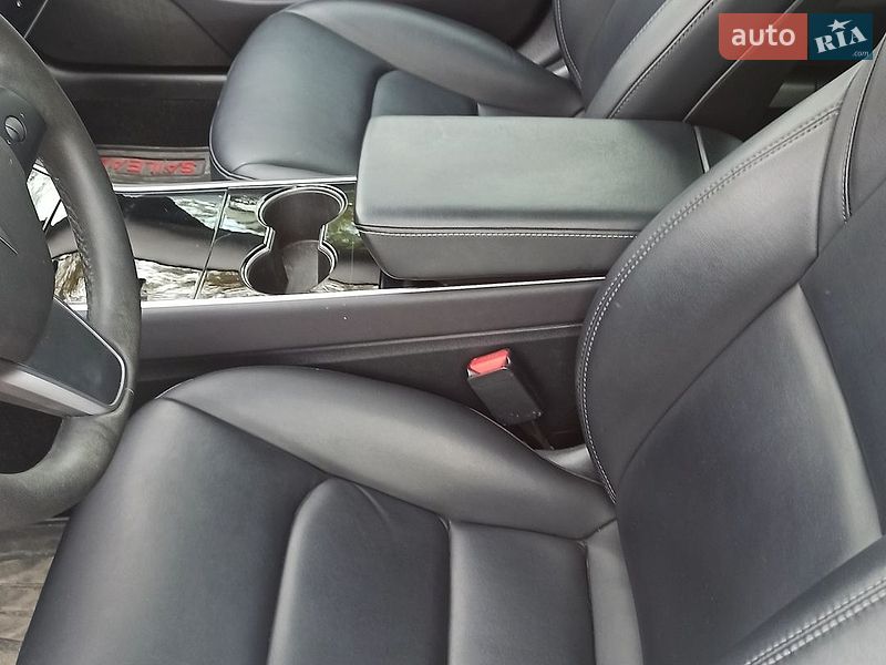 Седан Tesla Model 3 2019 в Киеве