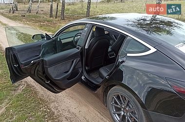 Седан Tesla Model 3 2019 в Киеве