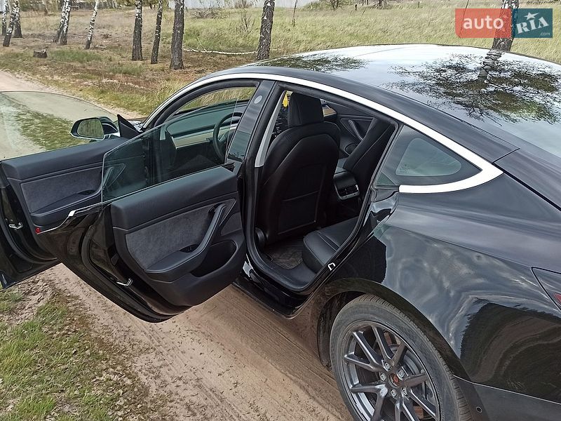 Седан Tesla Model 3 2019 в Киеве