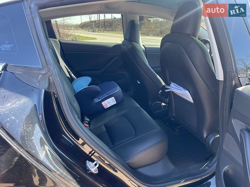 Седан Tesla Model 3 2018 в Самборе