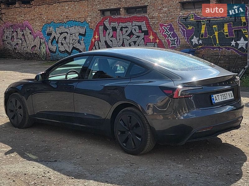 Седан Tesla Model 3 2025 в Коломиї