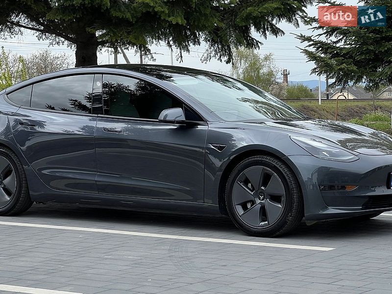 Седан Tesla Model 3 2022 в Самборе