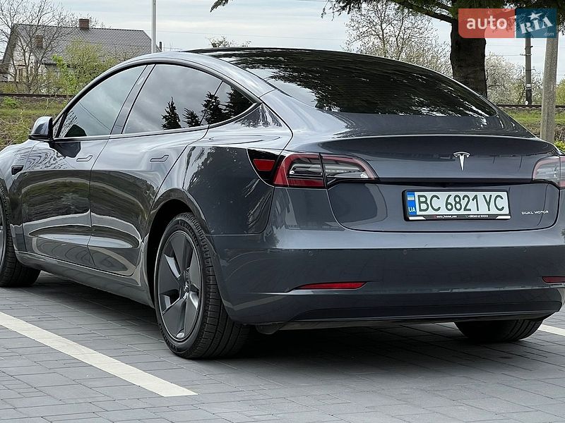 Седан Tesla Model 3 2022 в Самборе