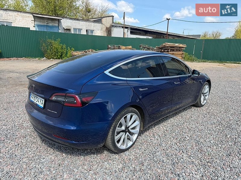 Седан Tesla Model 3 2018 в Києві