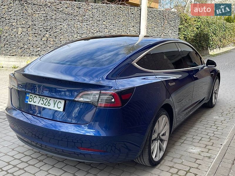 Седан Tesla Model 3 2019 в Львове