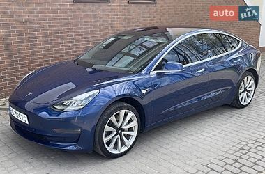Седан Tesla Model 3 2019 в Львове