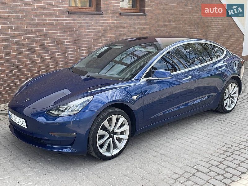 Седан Tesla Model 3 2019 в Львове