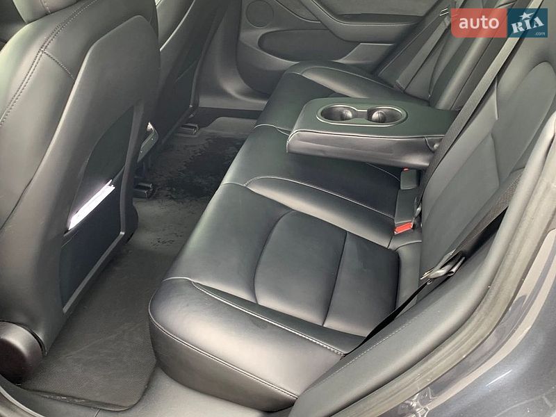 Седан Tesla Model 3 2022 в Києві