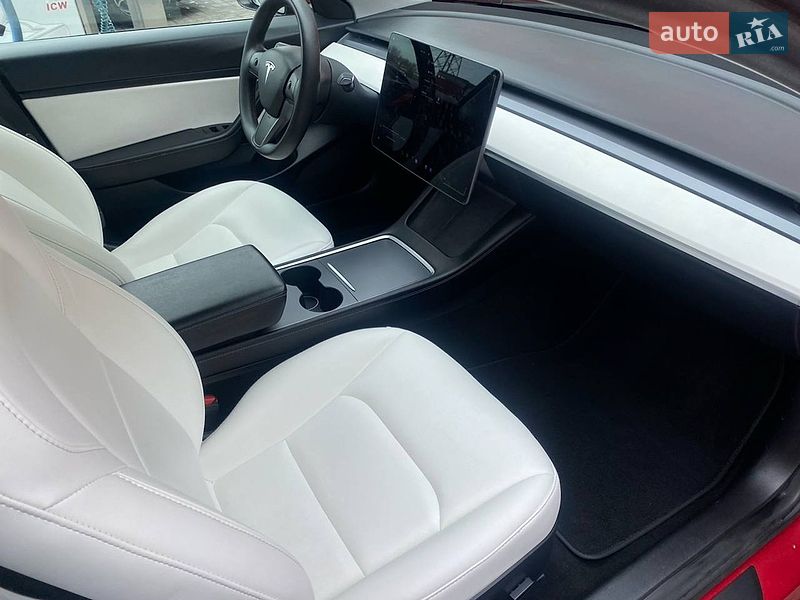 Седан Tesla Model 3 2020 в Дніпрі
