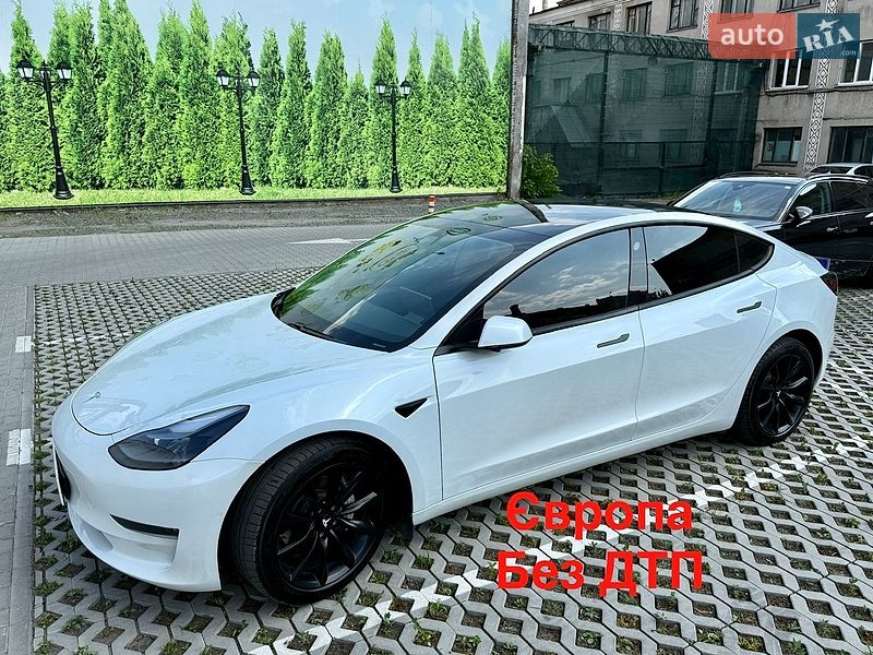 Седан Tesla Model 3 2021 в Хмельницком