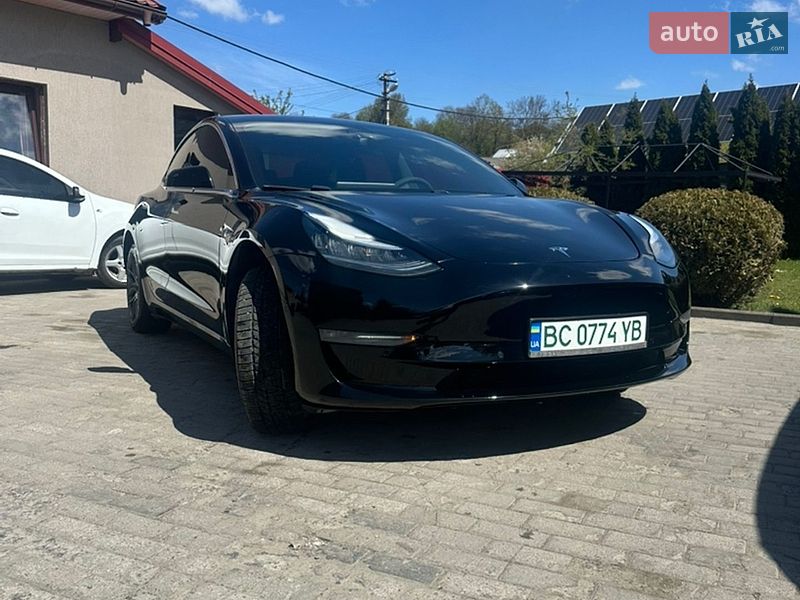 Седан Tesla Model 3 2019 в Львові