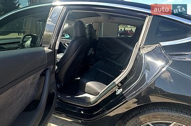 Седан Tesla Model 3 2019 в Львові