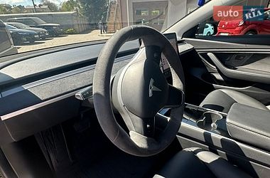 Седан Tesla Model 3 2019 в Львові