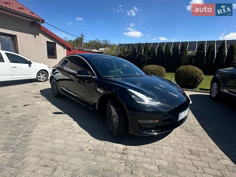 Седан Tesla Model 3 2019 в Львові