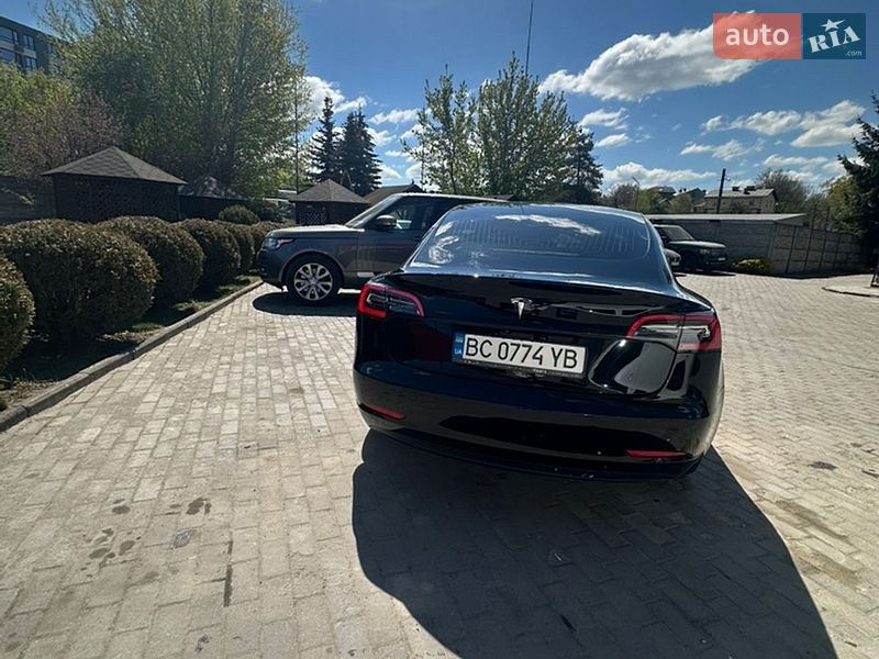 Седан Tesla Model 3 2019 в Львові