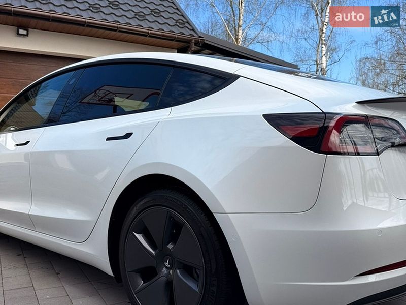 Седан Tesla Model 3 2022 в Киеве