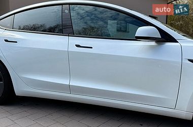 Седан Tesla Model 3 2022 в Киеве