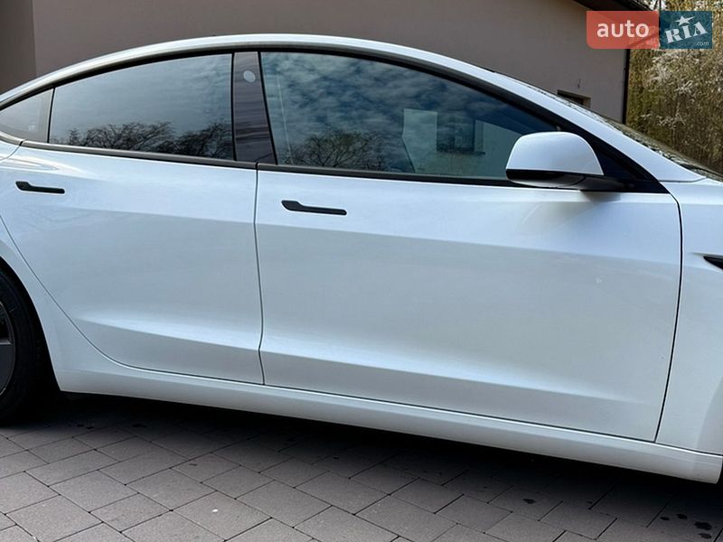 Седан Tesla Model 3 2022 в Киеве
