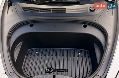 Седан Tesla Model 3 2022 в Киеве