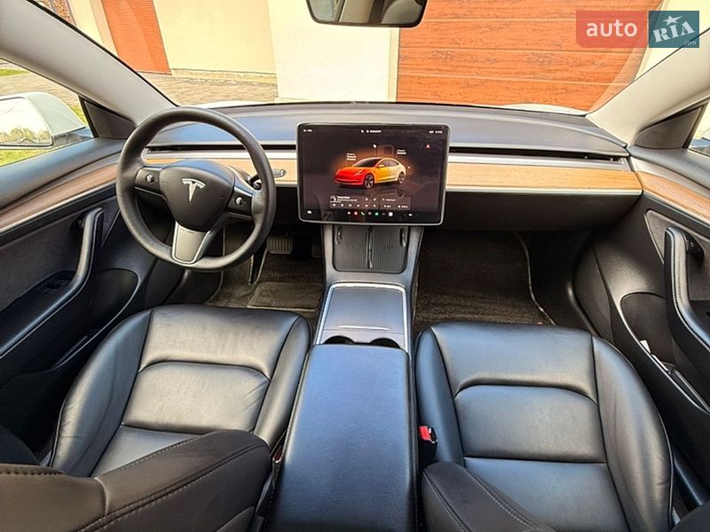 Седан Tesla Model 3 2022 в Киеве