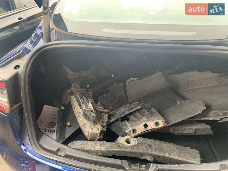 Седан Tesla Model 3 2023 в Киеве