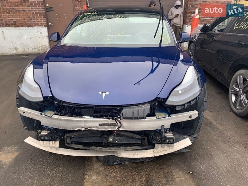 Седан Tesla Model 3 2023 в Киеве