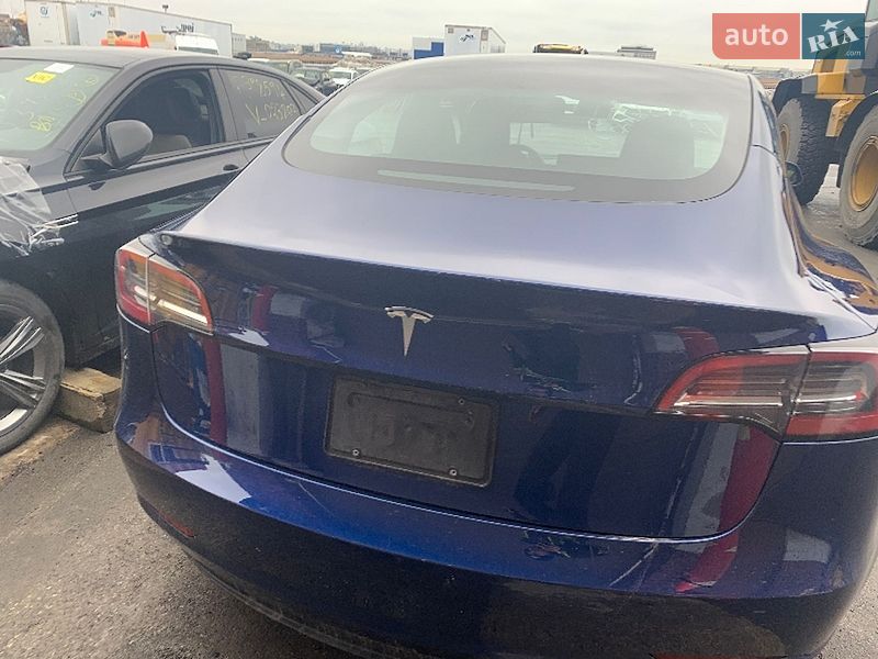 Седан Tesla Model 3 2023 в Киеве