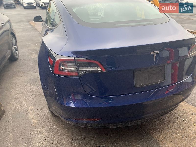 Седан Tesla Model 3 2023 в Киеве