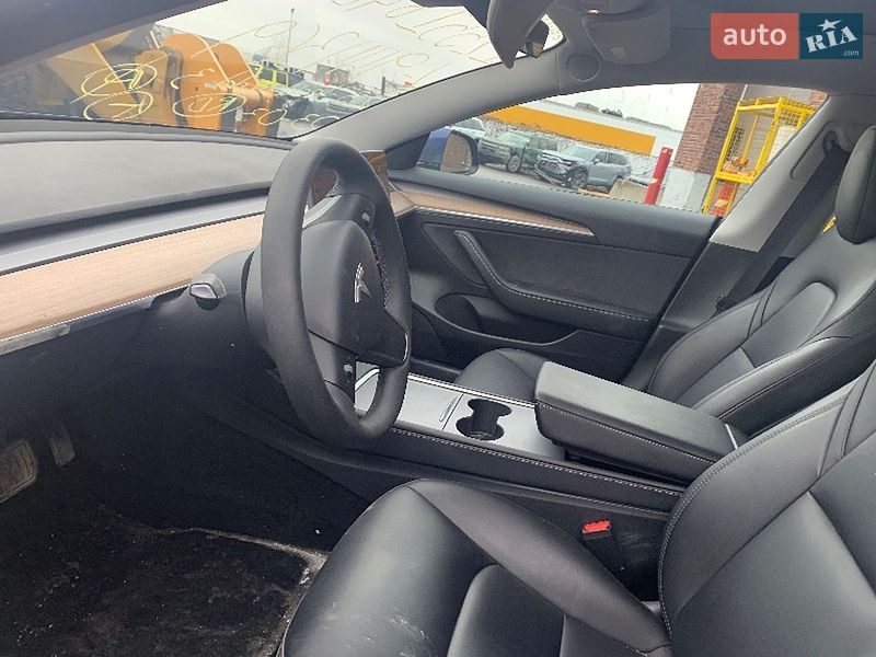 Седан Tesla Model 3 2023 в Киеве