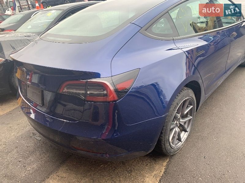 Седан Tesla Model 3 2023 в Киеве