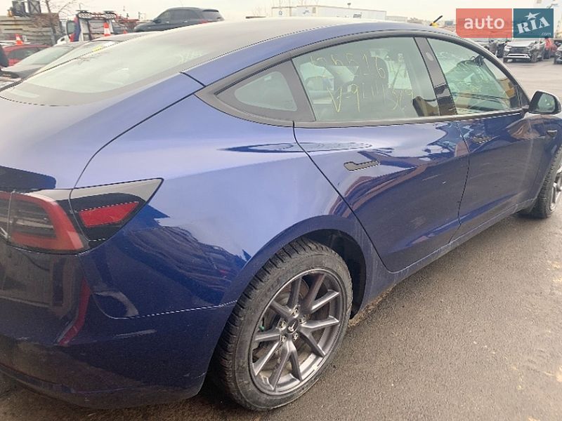 Седан Tesla Model 3 2023 в Киеве