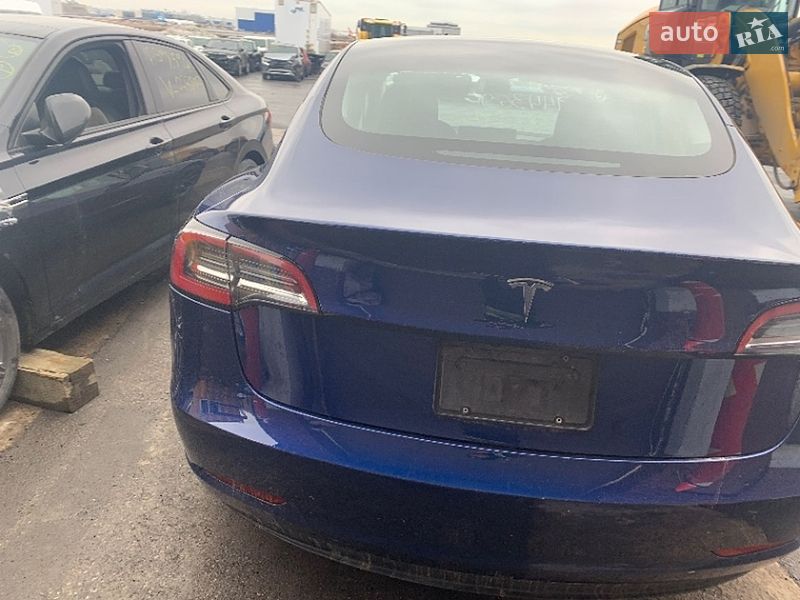 Седан Tesla Model 3 2023 в Киеве