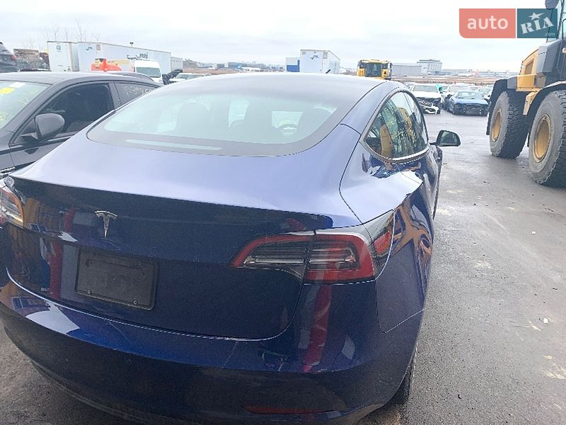 Седан Tesla Model 3 2023 в Киеве