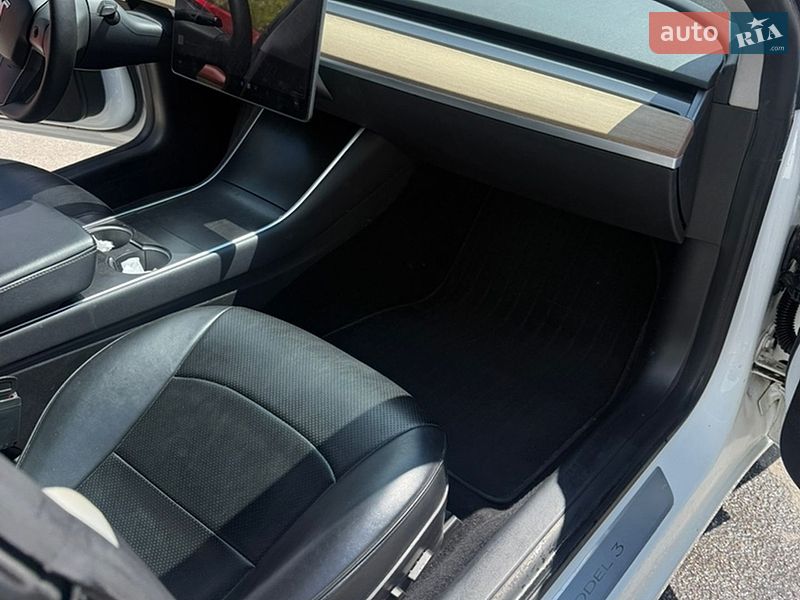 Седан Tesla Model 3 2019 в Харкові