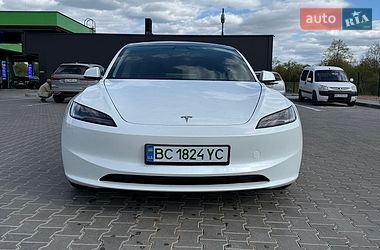 Седан Tesla Model 3 2025 в Стрию