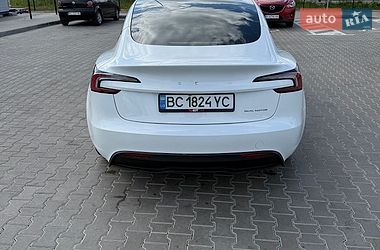 Седан Tesla Model 3 2025 в Стрию