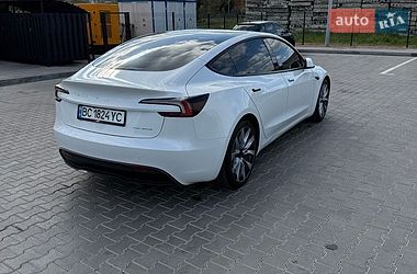 Седан Tesla Model 3 2025 в Стрию
