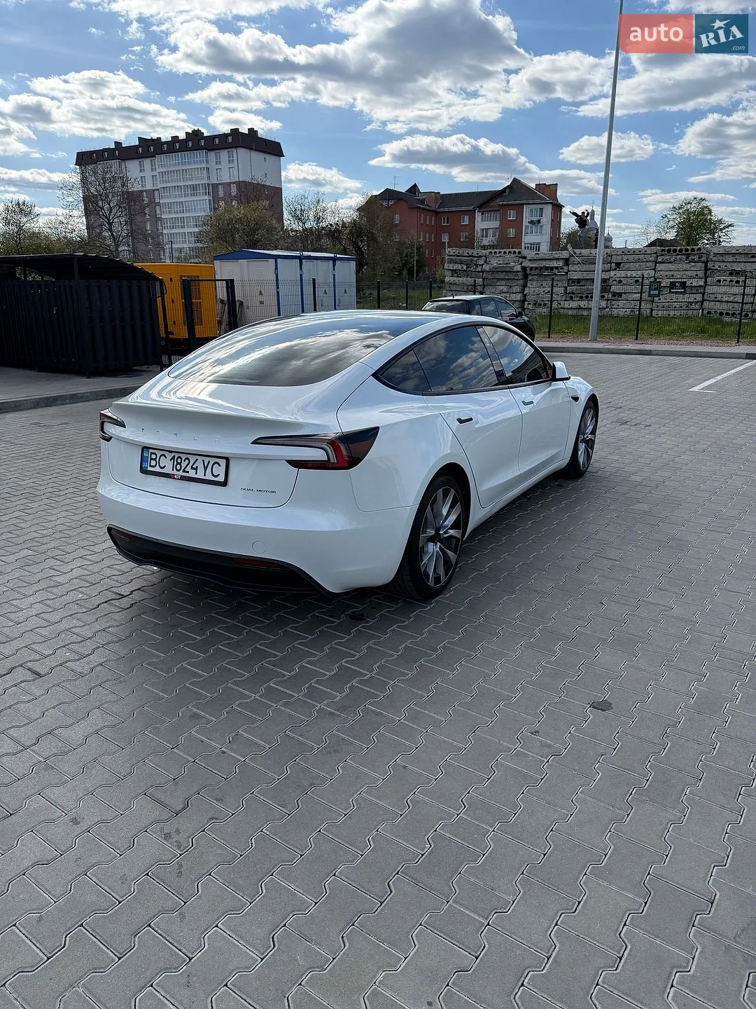 2025 Tesla Model 3 - мініатюра 8