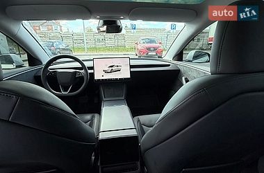 Седан Tesla Model 3 2025 в Стрию
