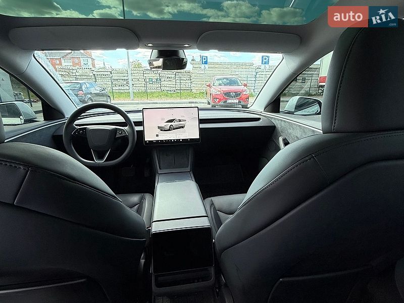 Седан Tesla Model 3 2025 в Стрию
