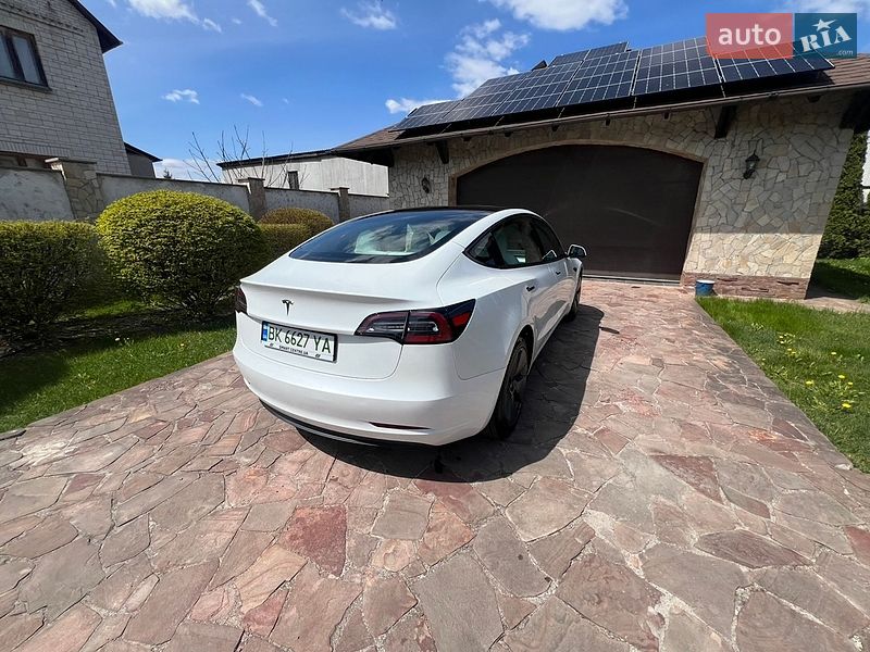 Седан Tesla Model 3 2023 в Києві
