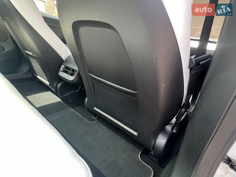 Седан Tesla Model 3 2023 в Києві