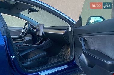 Седан Tesla Model 3 2018 в Рокитном