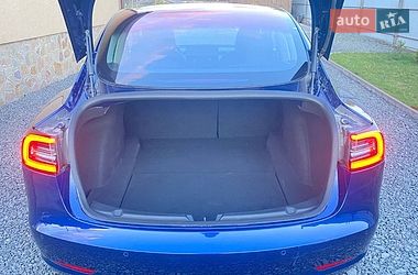 Седан Tesla Model 3 2018 в Рокитном